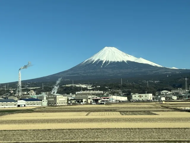 新幹線から富士山を綺麗に撮る方法｜失敗しないための3つの設定 を読む