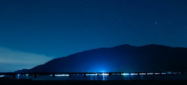 【仕事帰りの夜汽車】特急や新幹線で帰る夜の贅沢：日常をリセットし、プライベートを取り戻す旅路 を読む