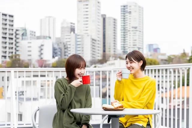 【静寂の特等席】新幹線で窓側を選ぶ意味：車窓を相棒に、自分と深く向き合う余白の時間