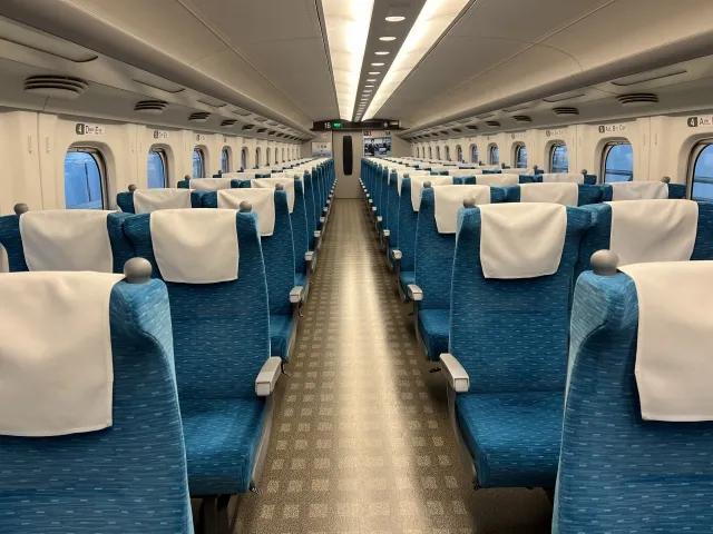 東海道新幹線N700系の車内・座席の様子